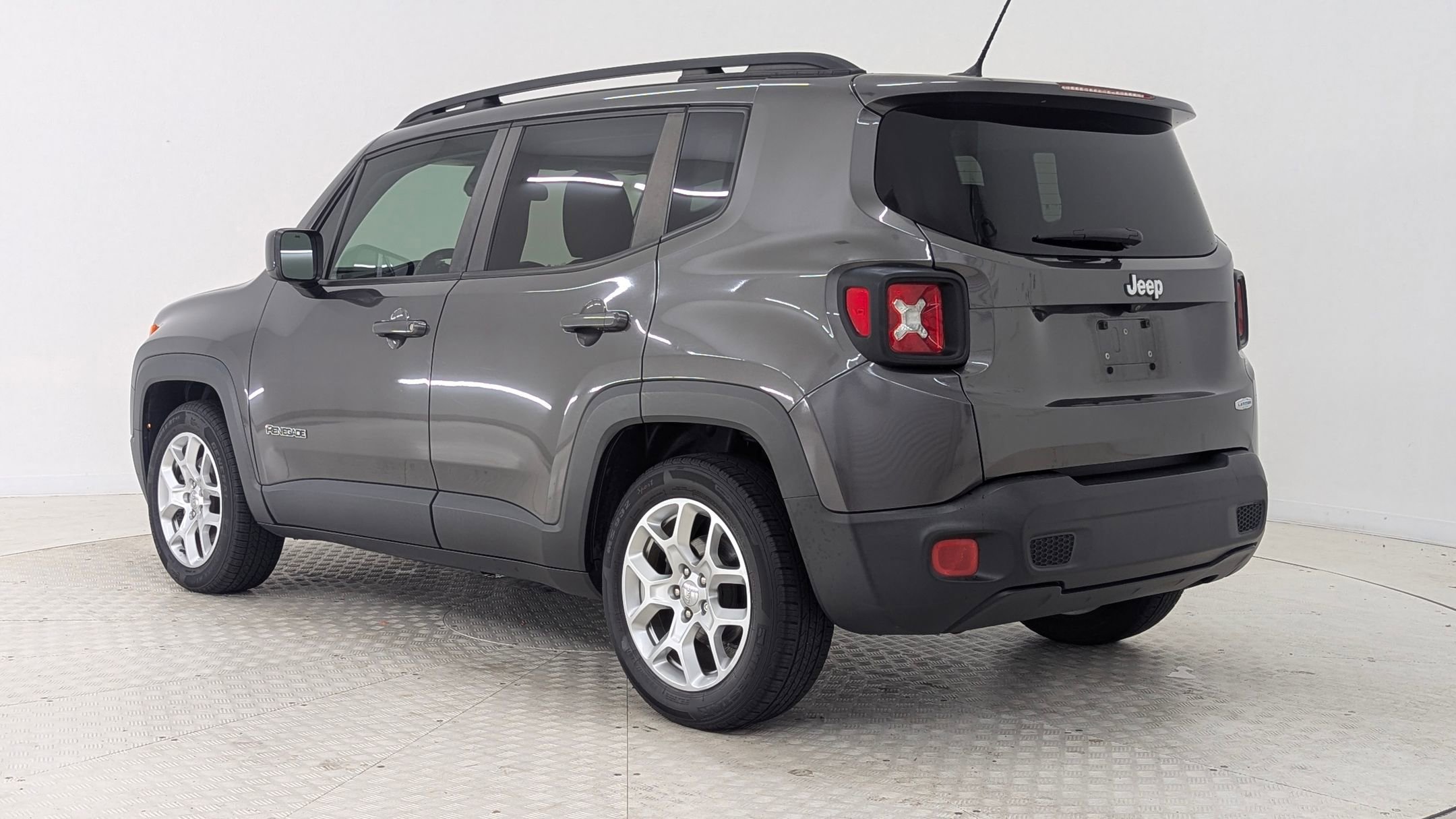 2017 Jeep Renegade Latitude North Edition photo 3