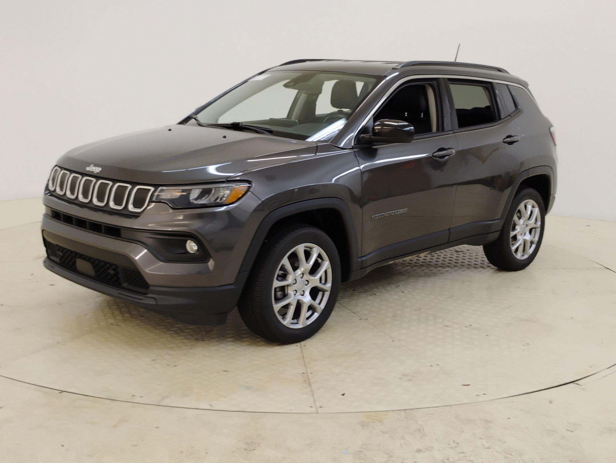 2022 Jeep Compass Latitude Lux photo 2