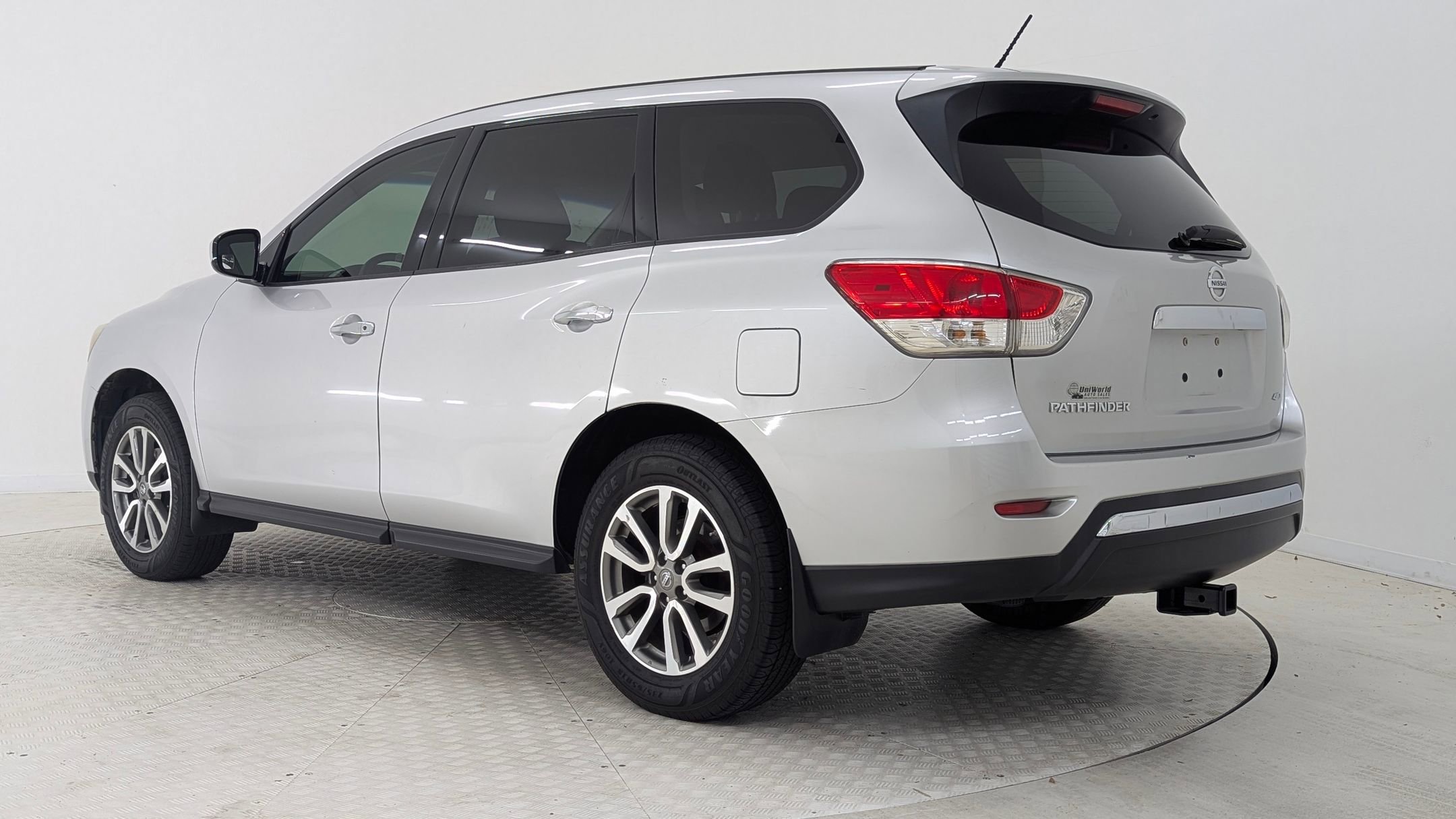 2013 Nissan Pathfinder S photo 3