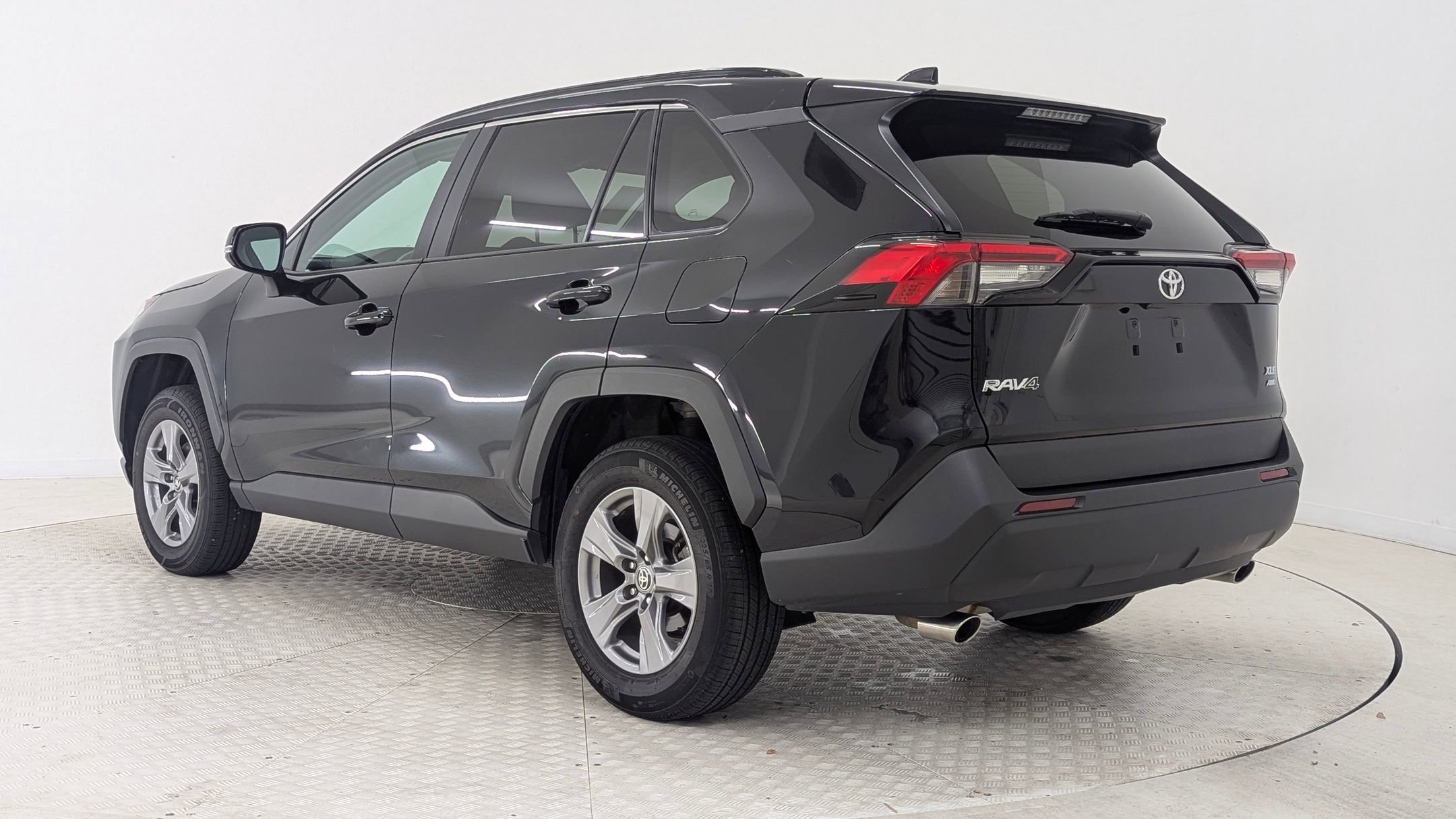 2024 Toyota RAV4 XLE photo 3