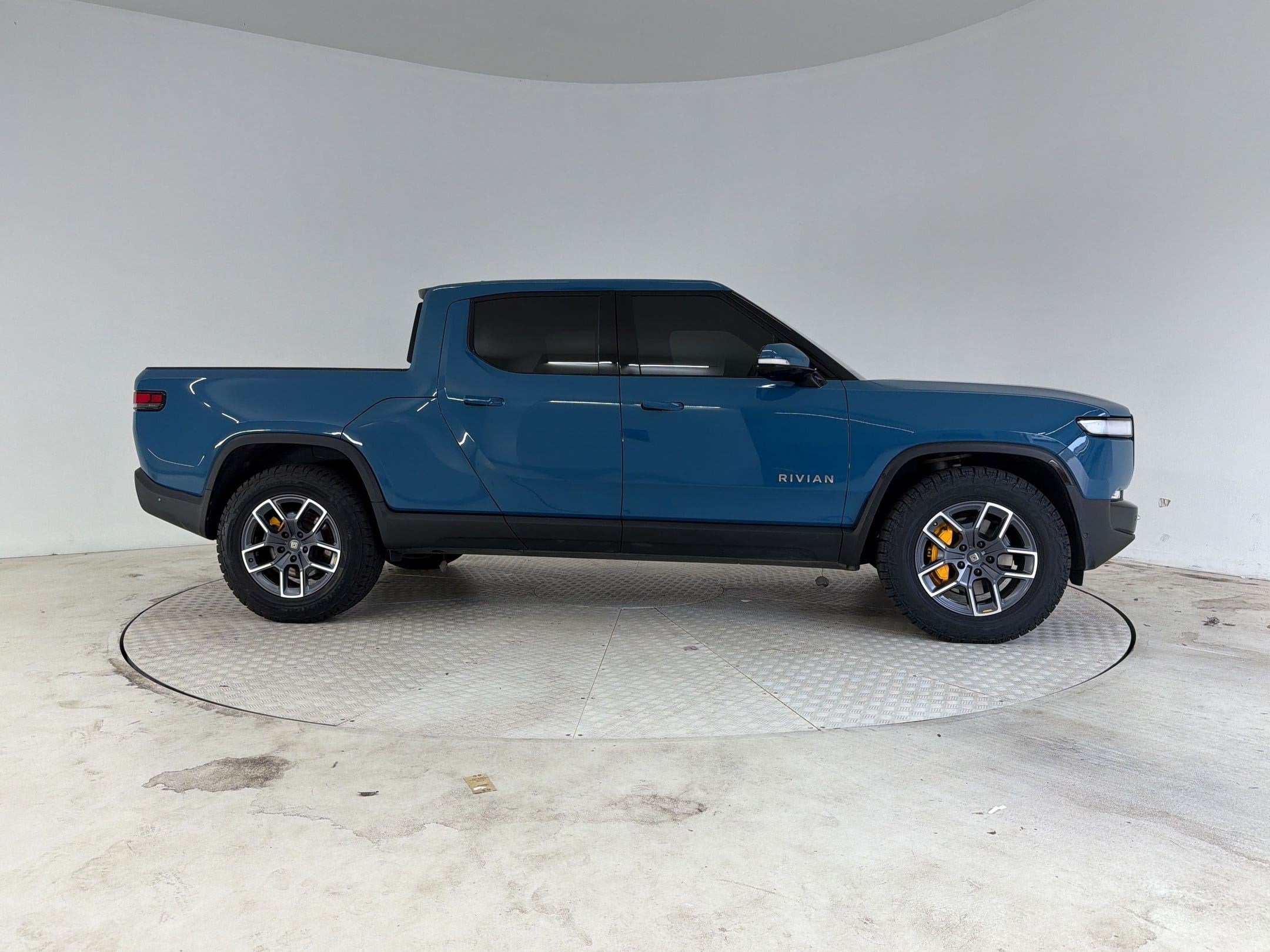 R1T Launch Edition Truck Crew Cab