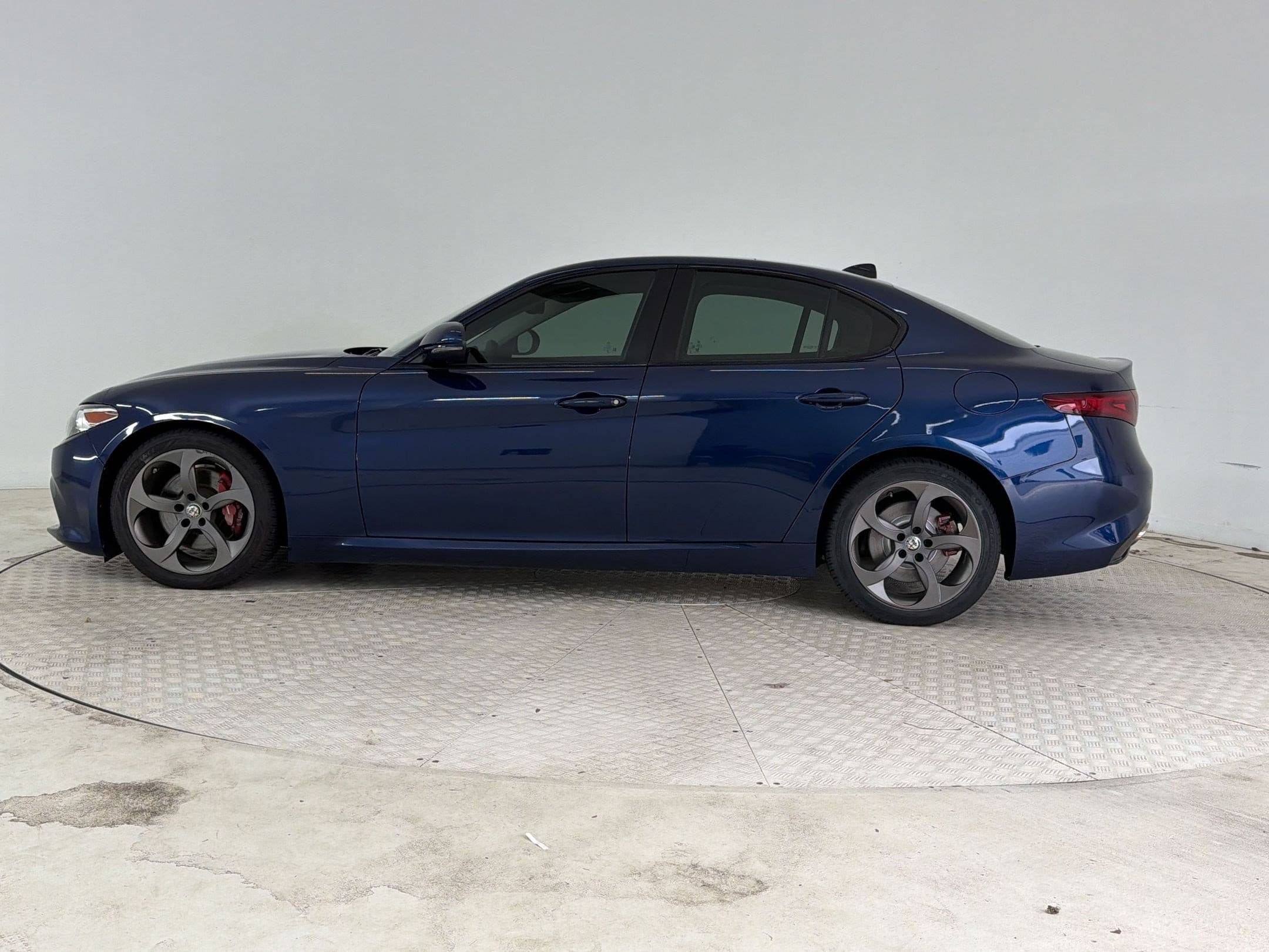 Giulia RWD Sedan