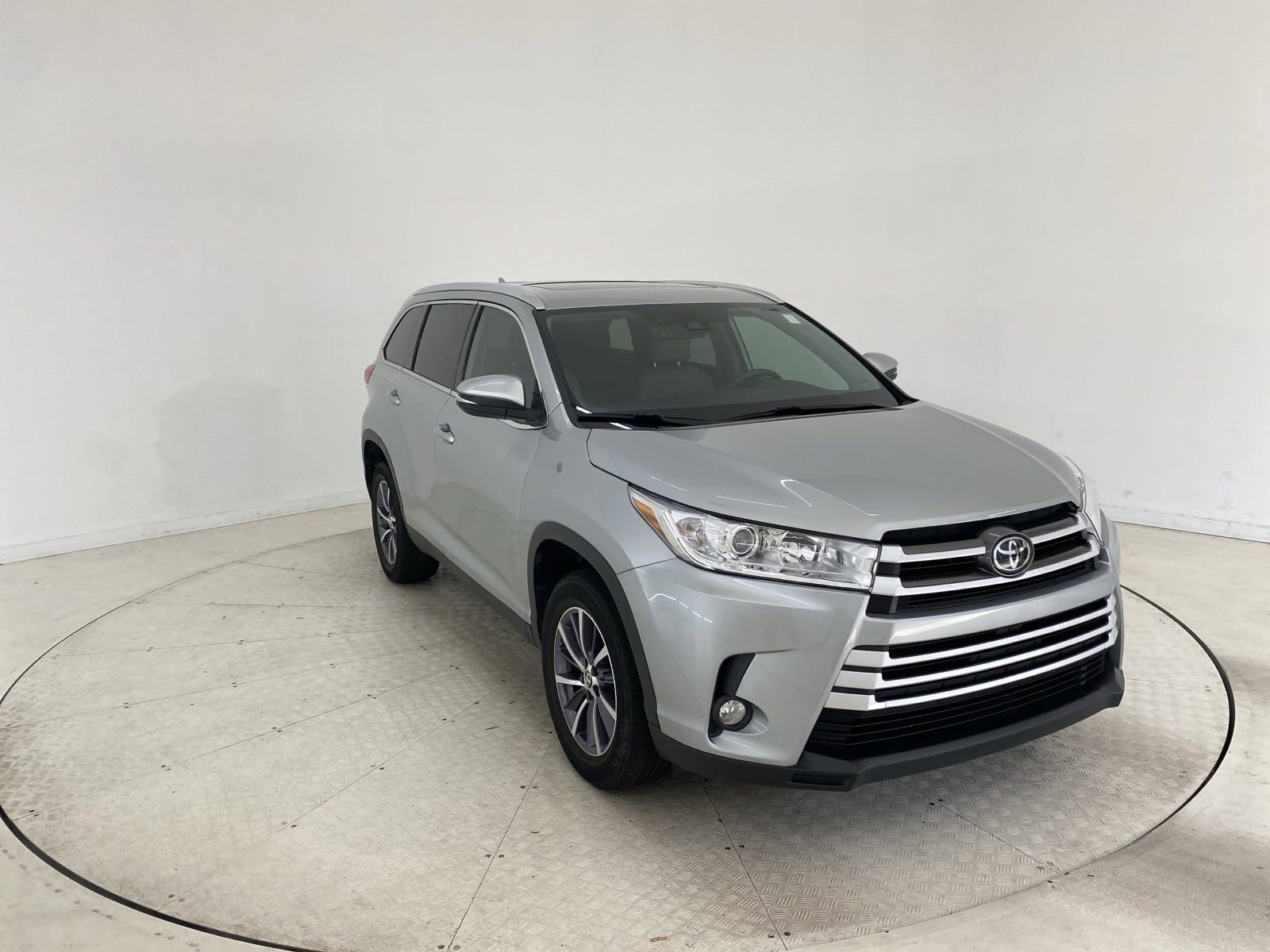 Used 2019 Toyota Highlander XLE with VIN 5TDKZRFH4KS568431 for sale in Charlotte, NC