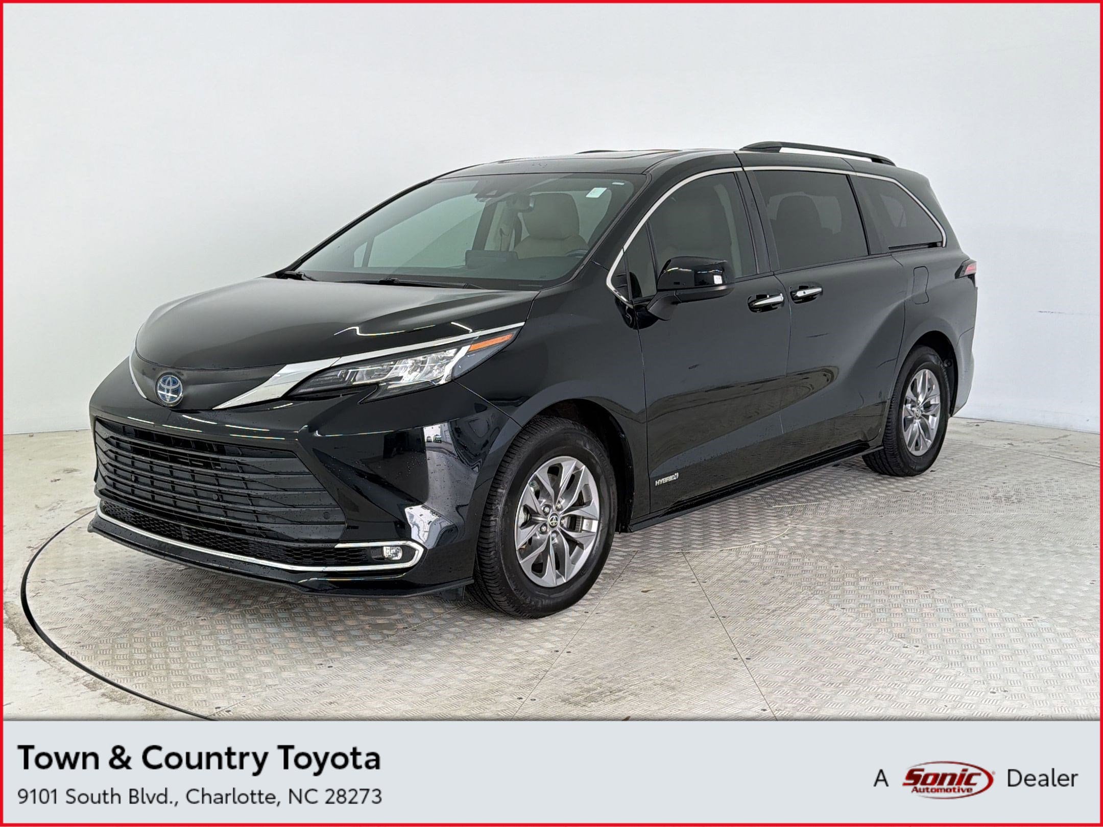 2021 Toyota Sienna XLE 7-Passenger Hybrid FWD's photo