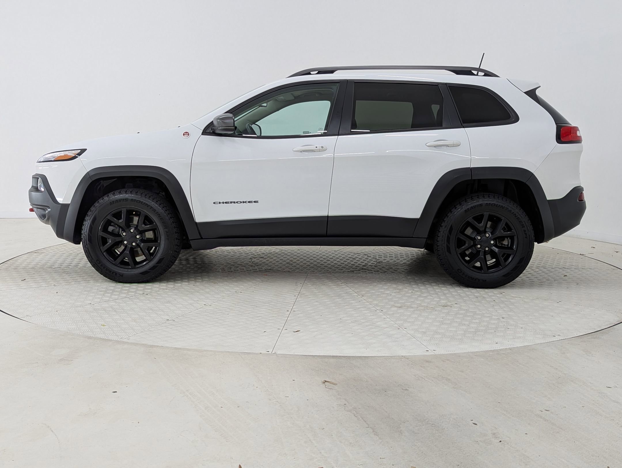 2018 Jeep Cherokee Trailhawk photo 2