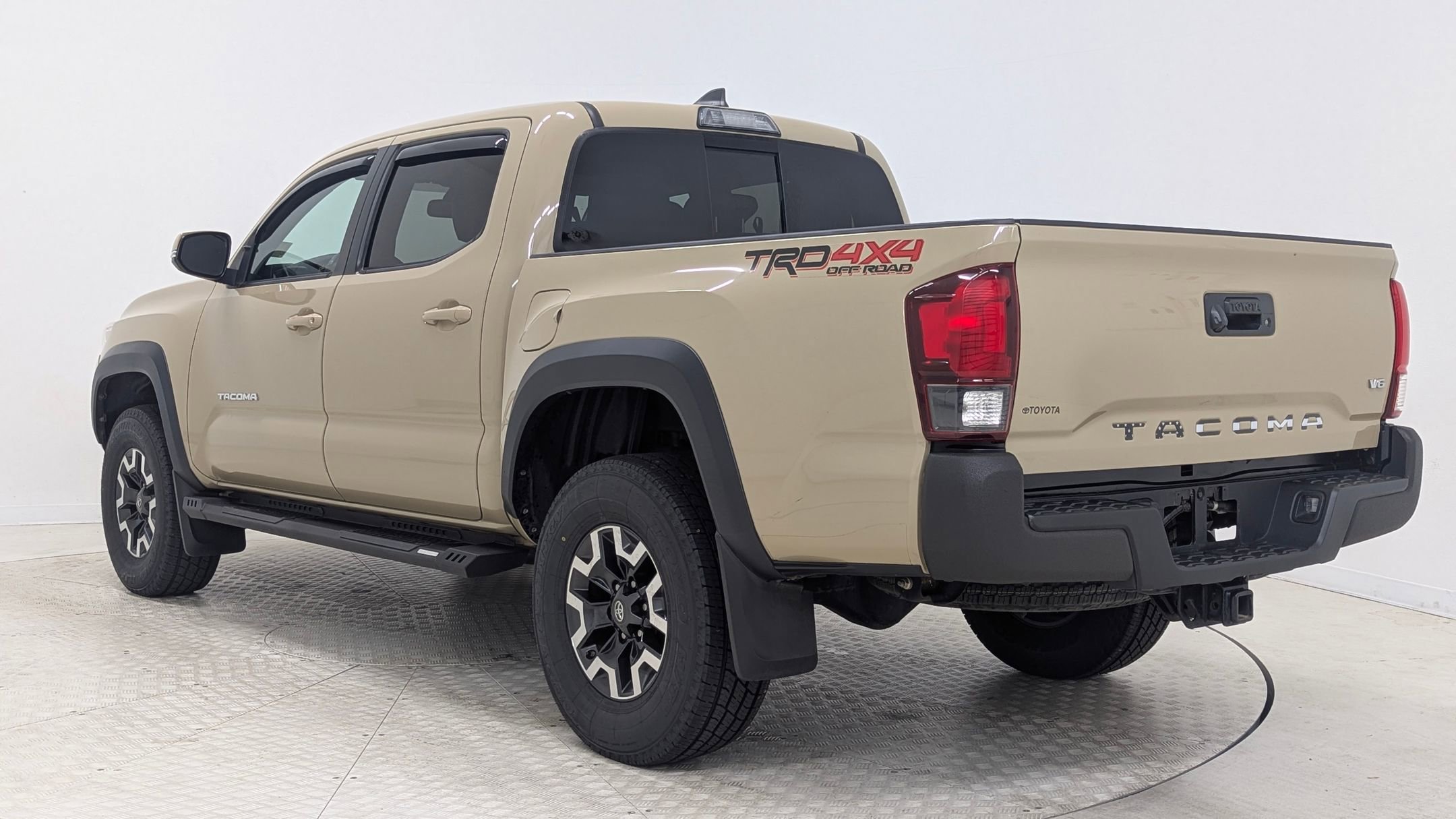 2018 Toyota Tacoma TRD photo 3