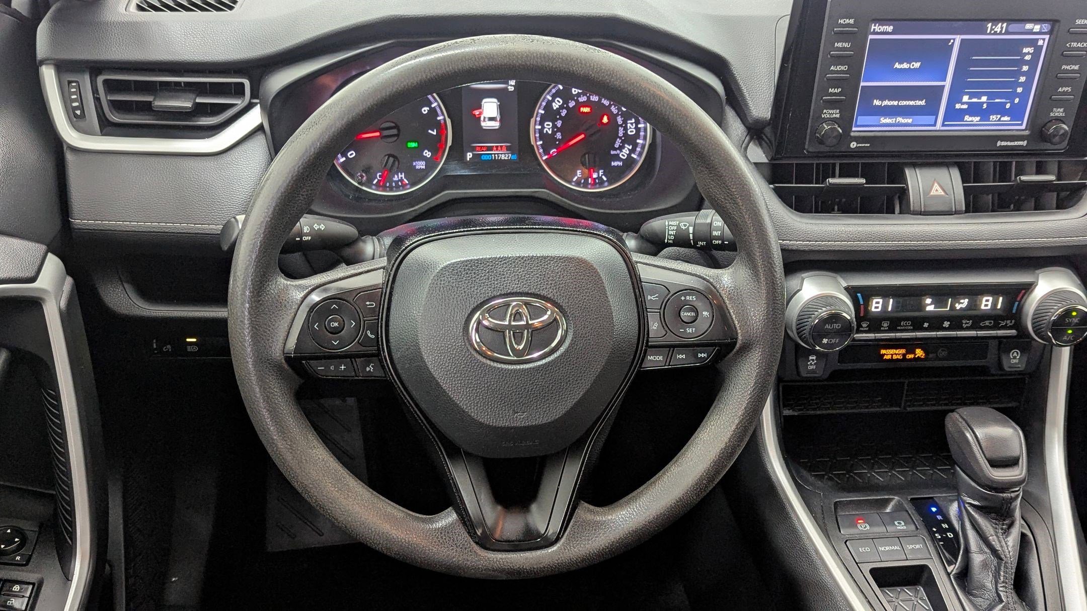 2020 Toyota RAV4 XLE photo 4