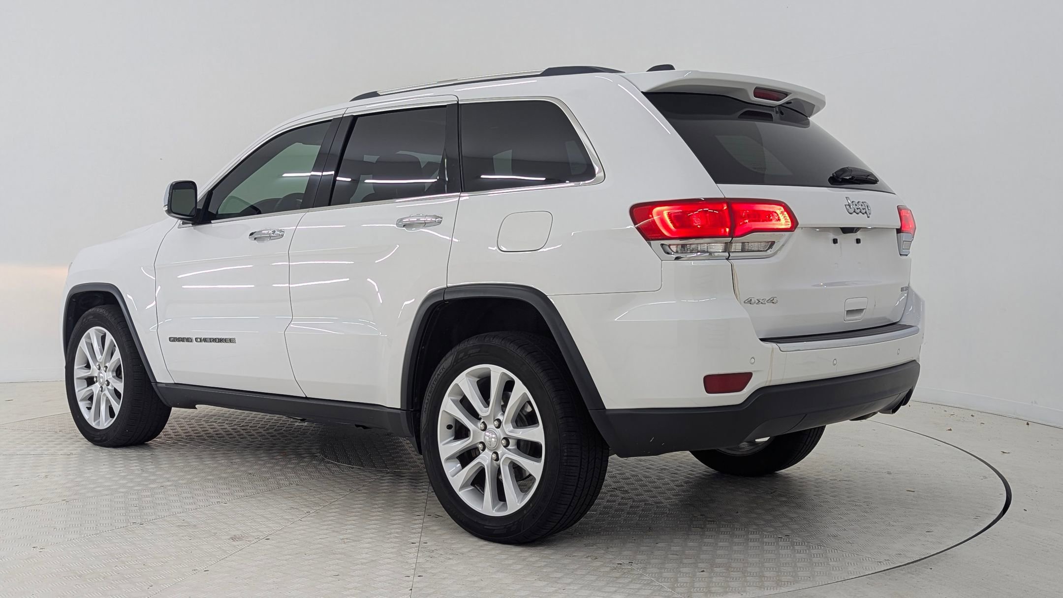 2017 Jeep Grand Cherokee Limited photo 3
