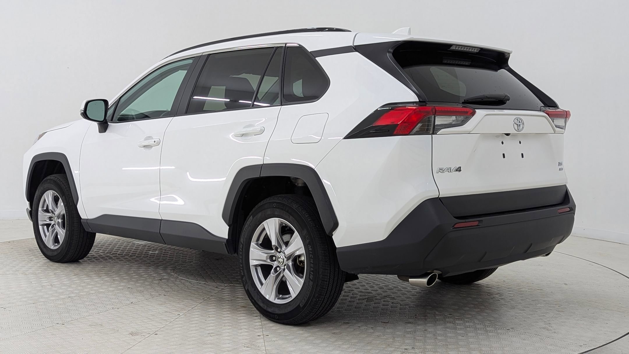 2024 Toyota RAV4 XLE photo 2