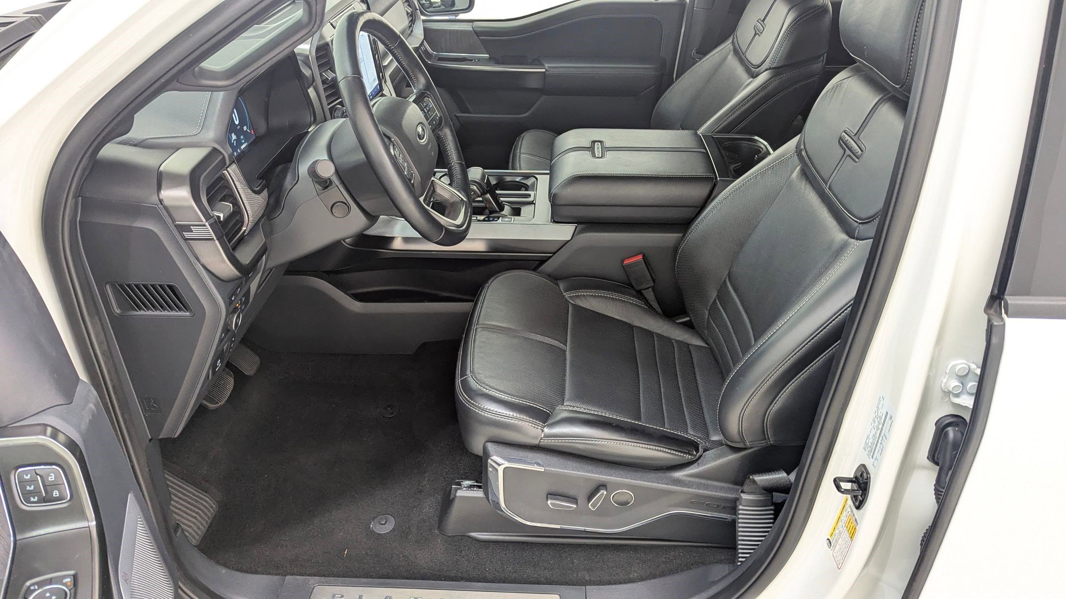 2022 Ford F-150 Platinum photo 4