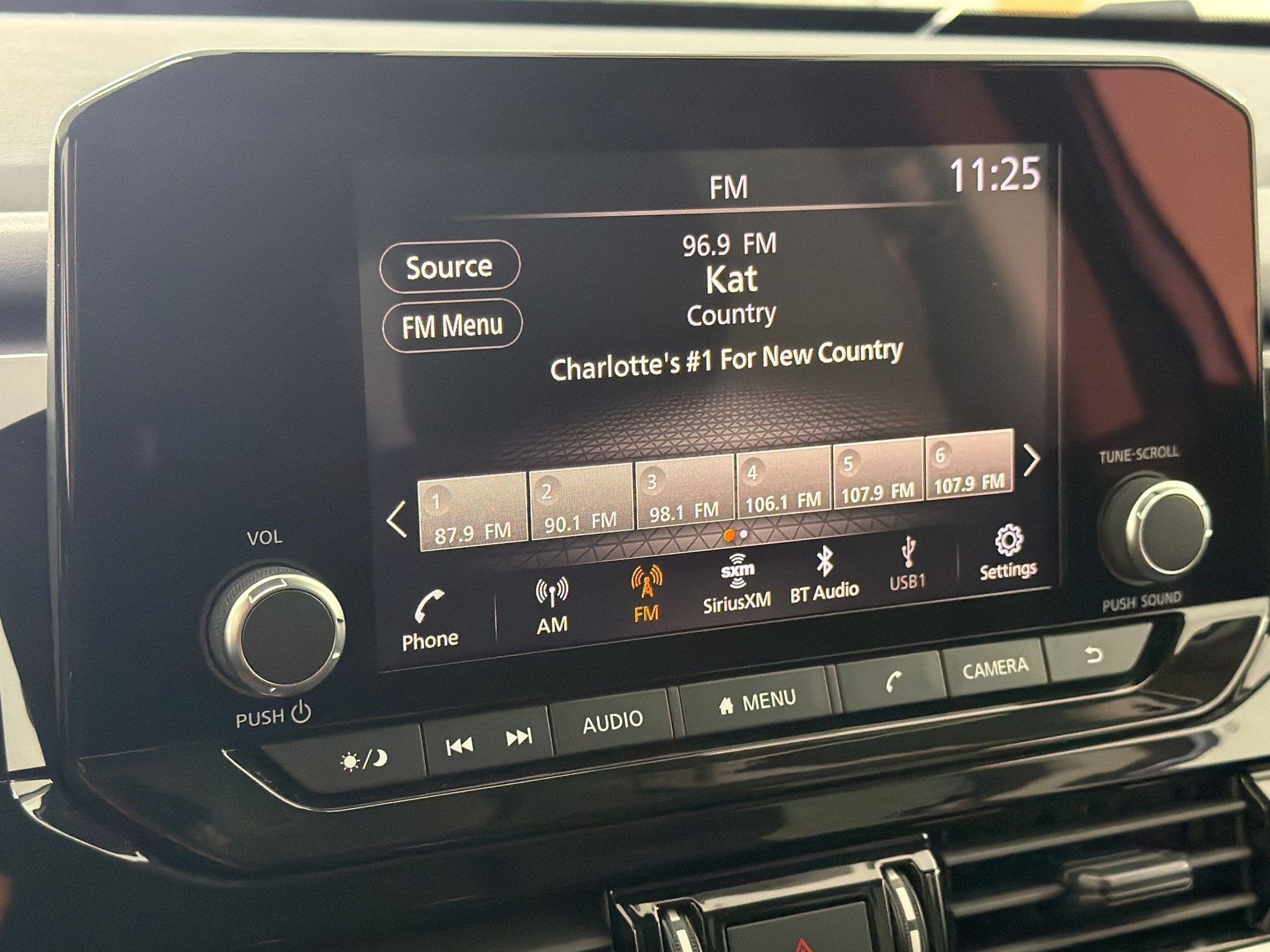 2025 Nissan Pathfinder SV - Photo 19