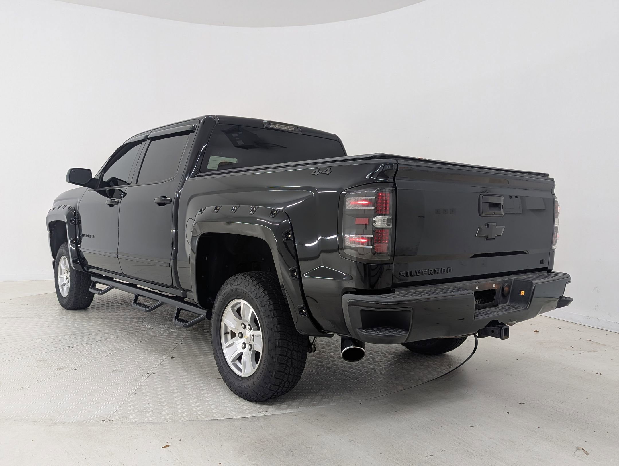 2018 Chevrolet Silverado 1500 LT photo 2