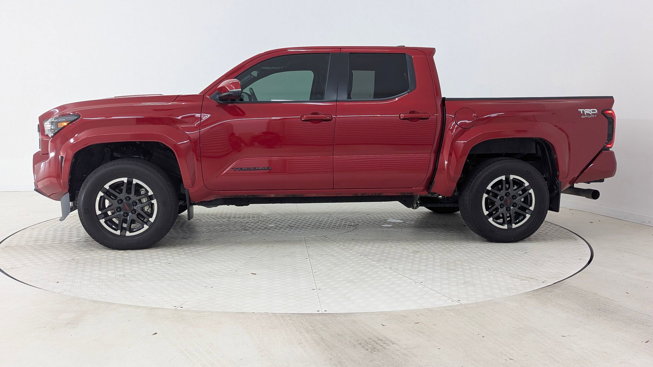 2024 Toyota Tacoma TRD Sport Double Cab photo 2