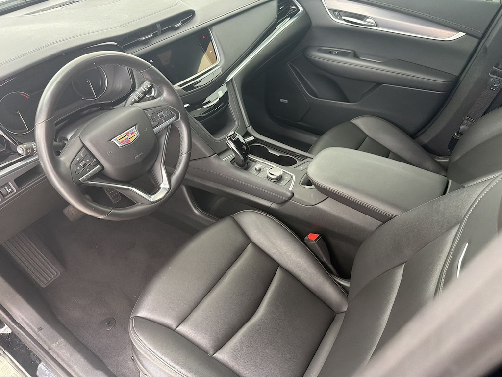 Used 2025 CADILLAC XT6 FWD Luxury SUV