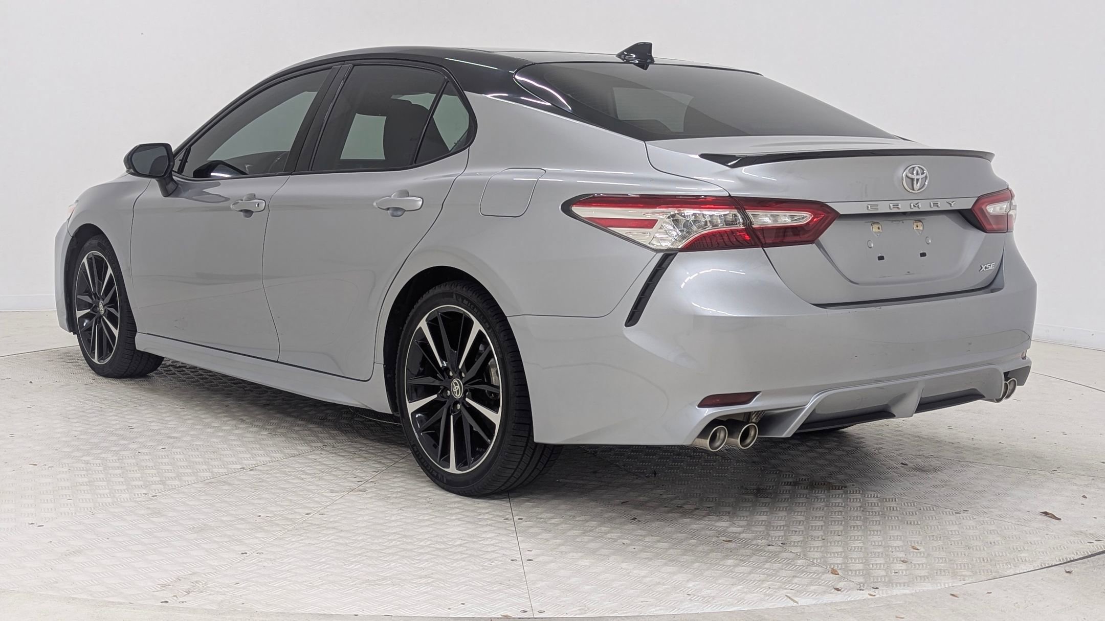 2020 Toyota Camry XSE photo 3