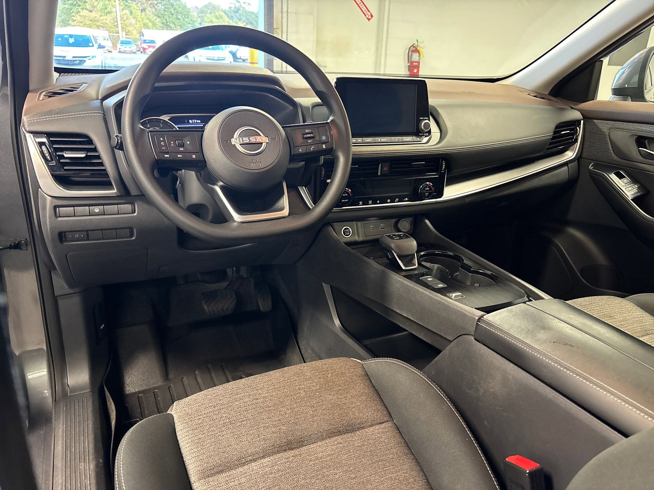 2022 Nissan Rogue SV photo 4