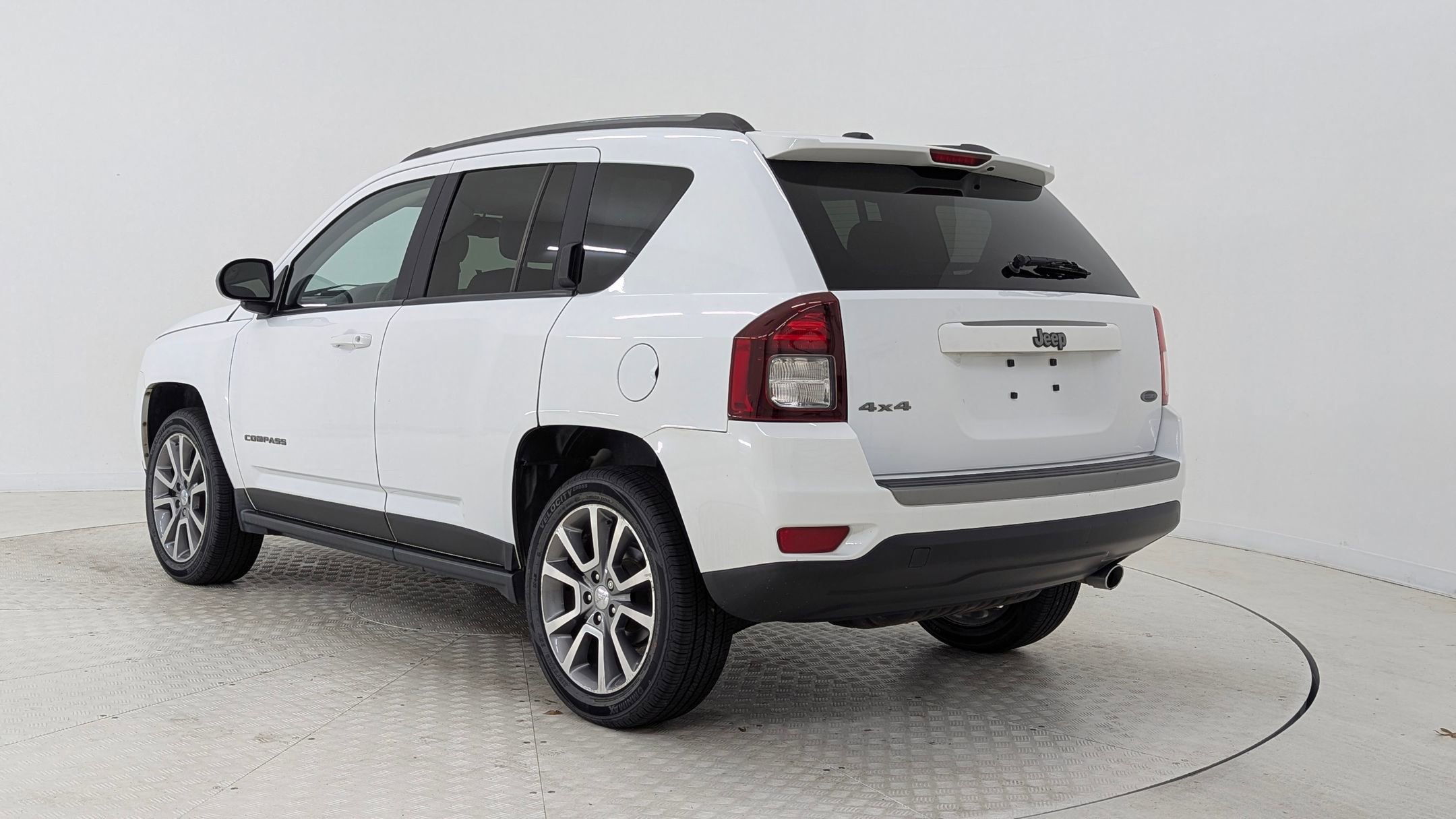2016 Jeep Compass Sport photo 3