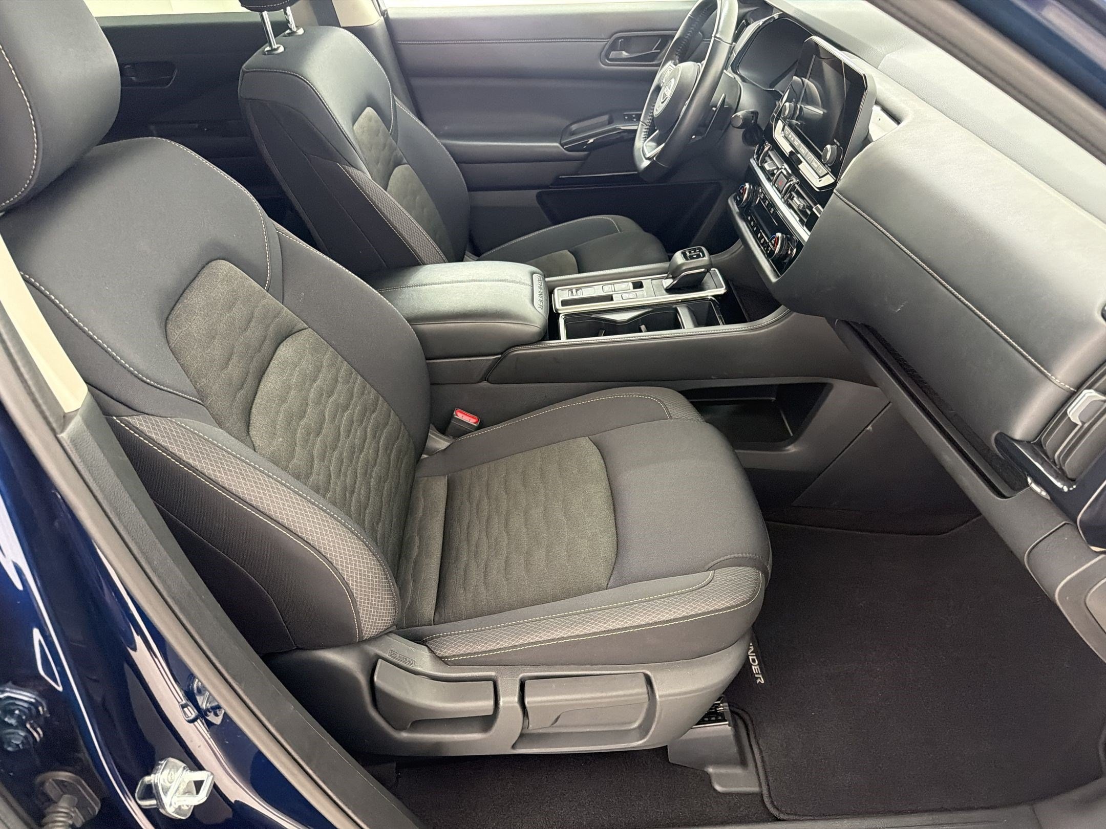 2025 Nissan Pathfinder SV - Photo 22
