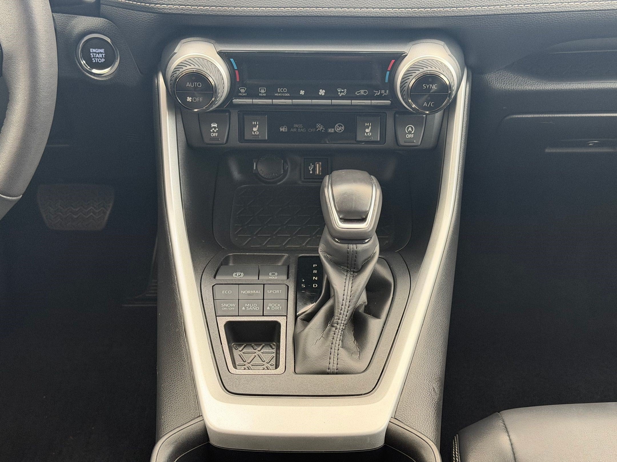 2024 Toyota RAV4 XLE Premium - Photo 18