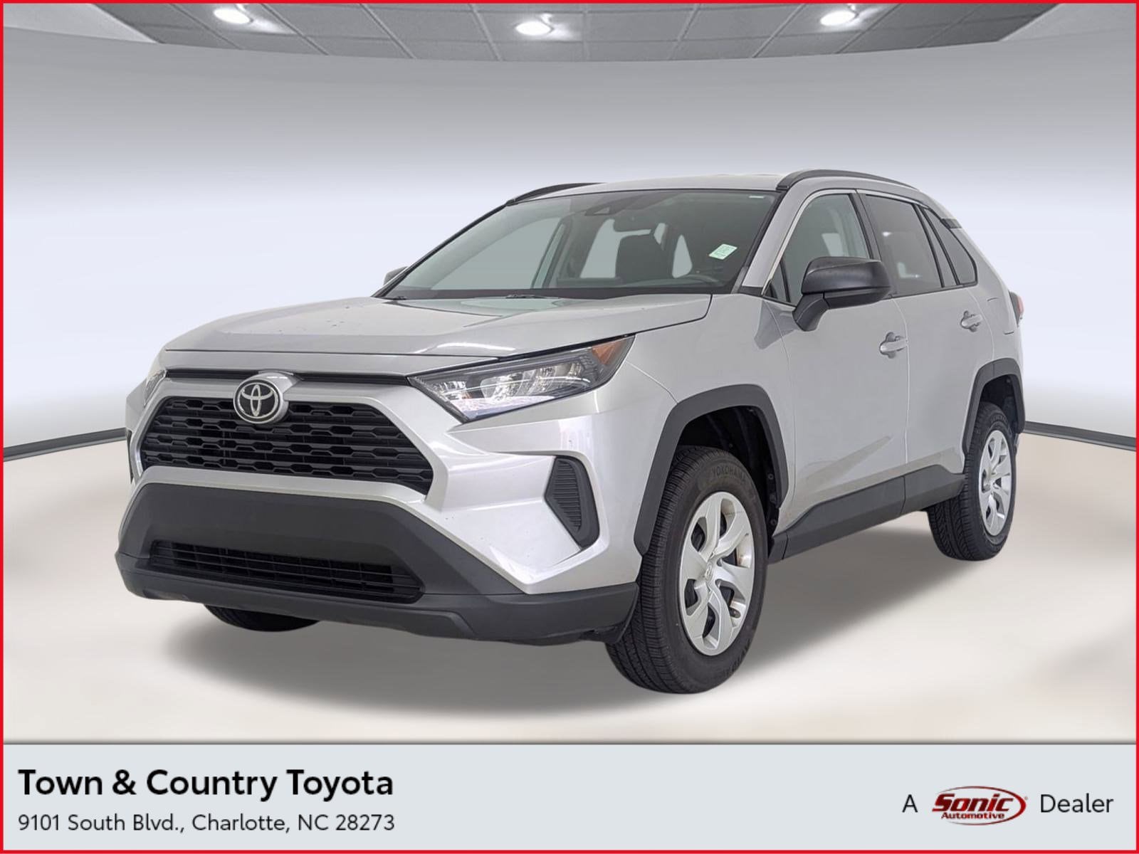 2021 Toyota RAV4 LE's photo