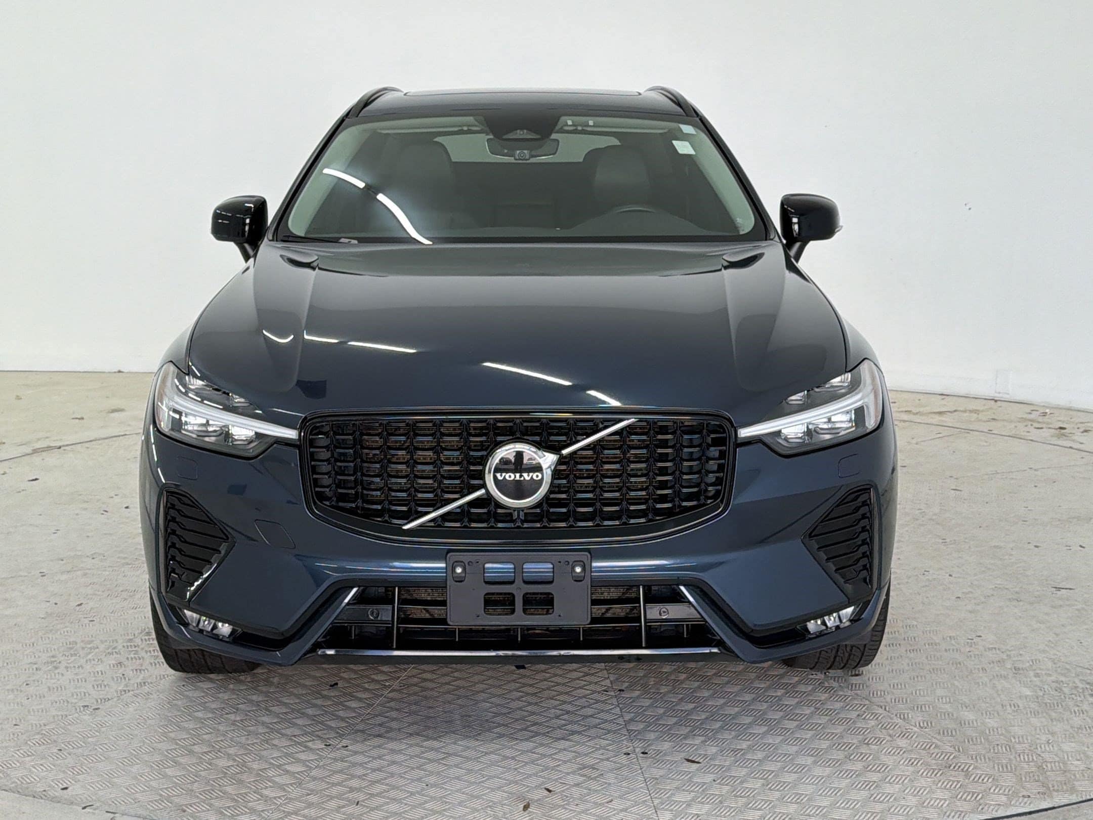 XC60 Core Dark Theme SUV