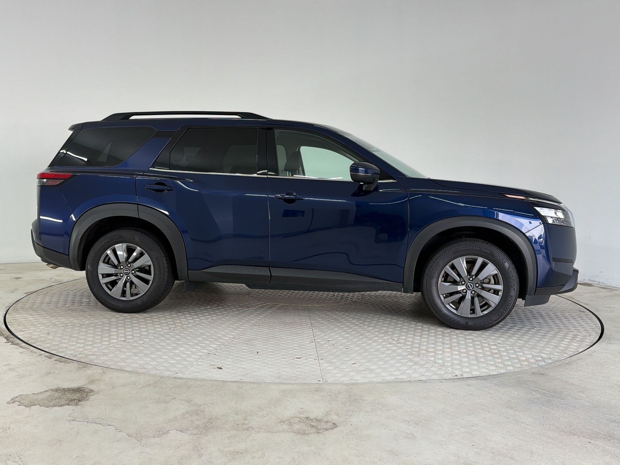 2025 Nissan Pathfinder SV - Photo 8