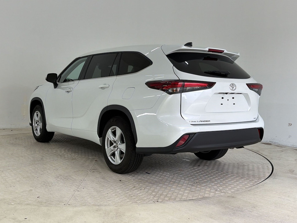 Used 2025 Toyota Highlander LE SUV