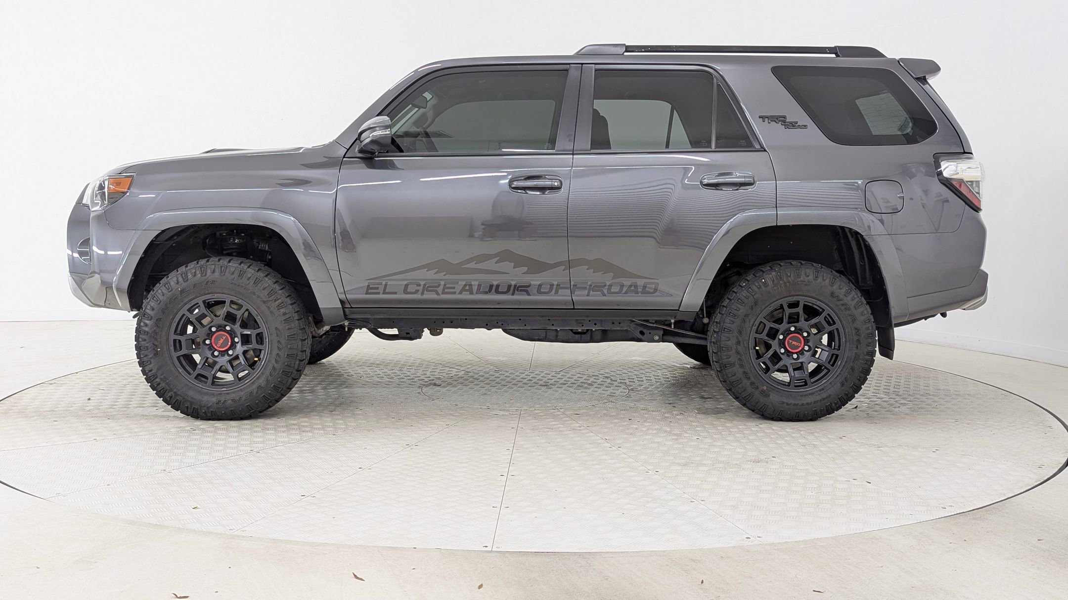 2023 Toyota 4Runner TRD photo 2