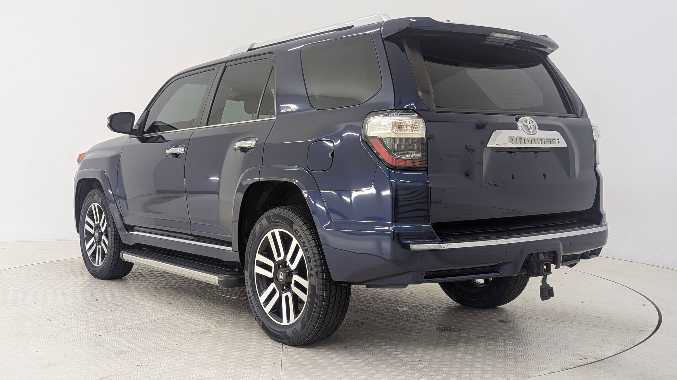 2023 Toyota 4Runner Limited photo 3
