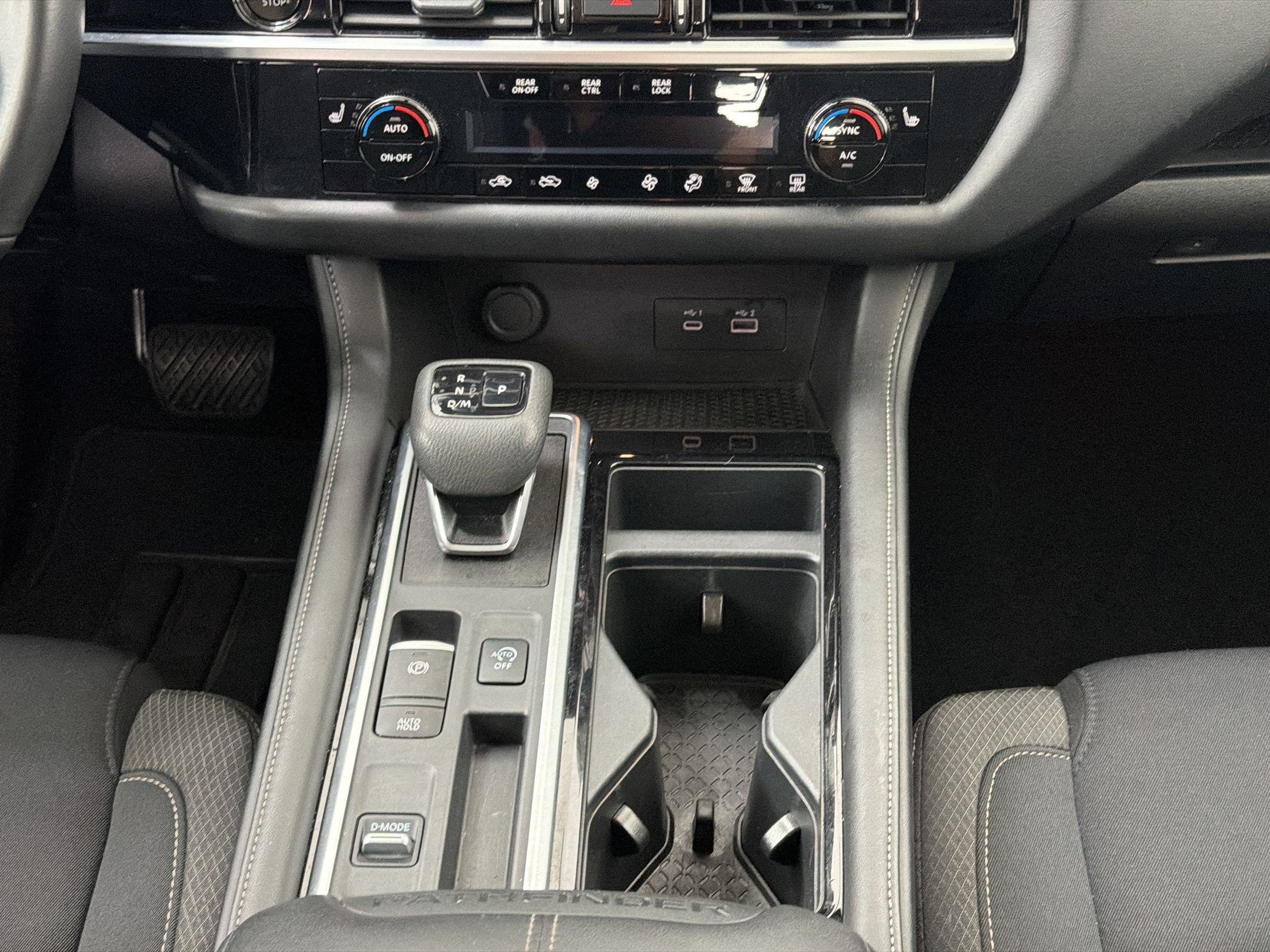 2025 Nissan Pathfinder SV - Photo 17