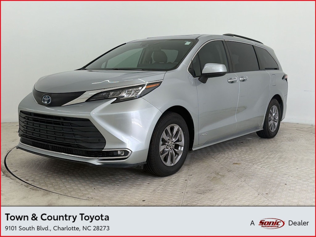 Used 2021 Toyota Sienna XLE Van