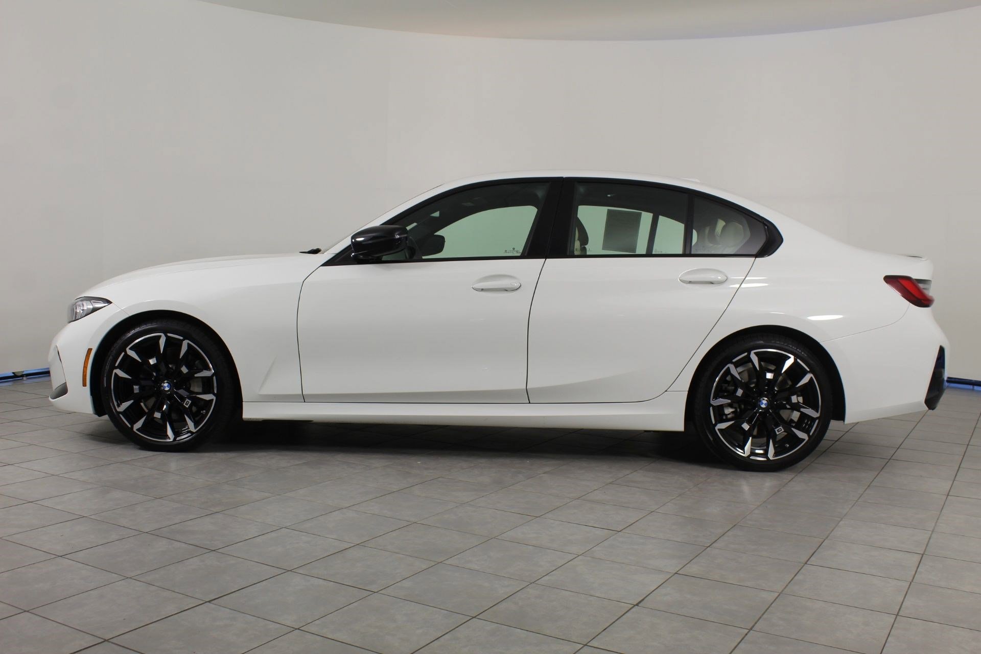 2025 Bmw 330i xDrive Sedan photo 2
