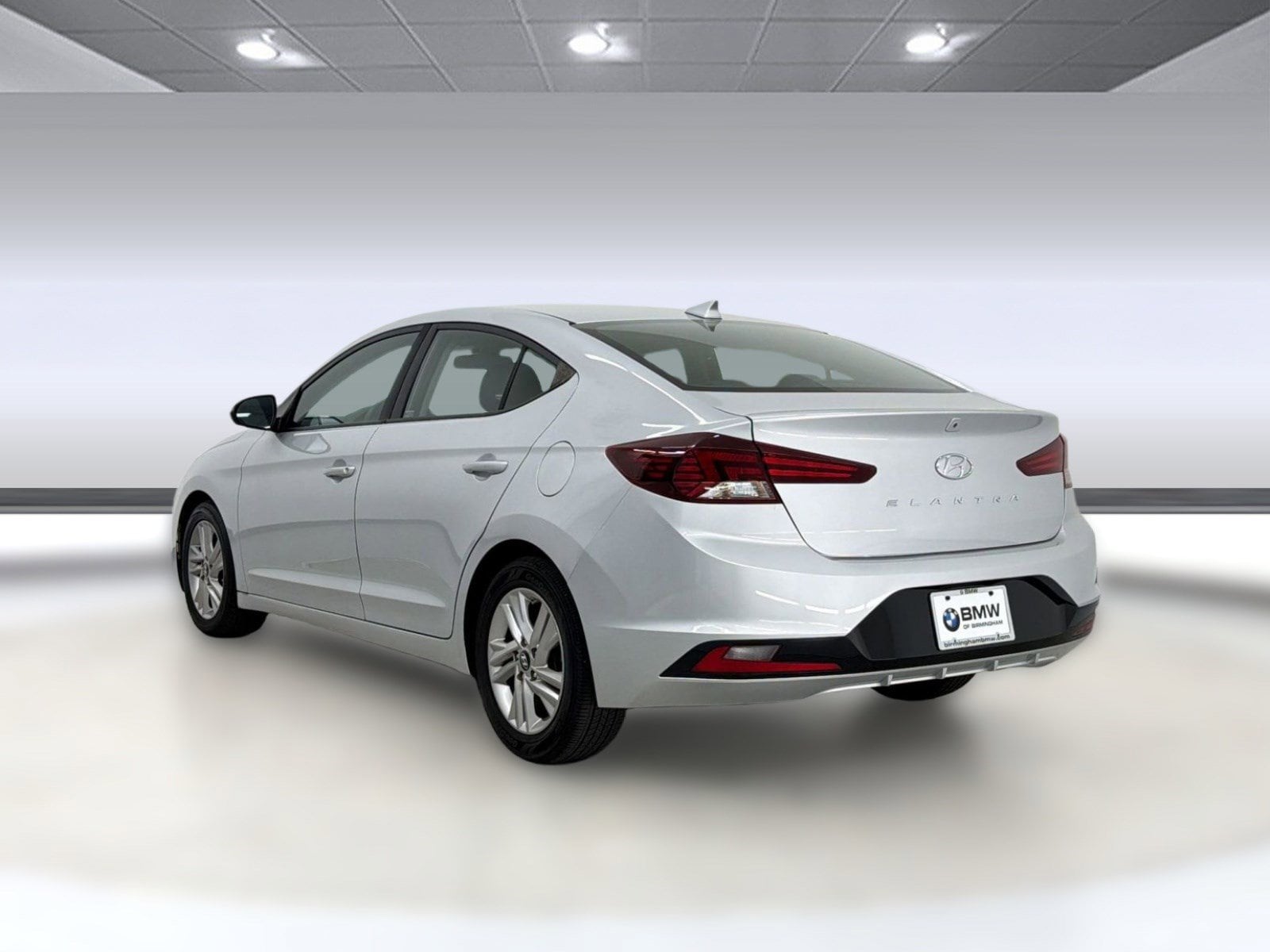 2019 Hyundai Elantra SEL photo 2