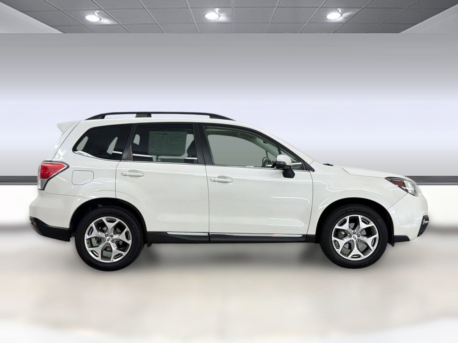 2018 Subaru Forester 2.5i Touring with Eyesight + Nav + Starlink photo 3