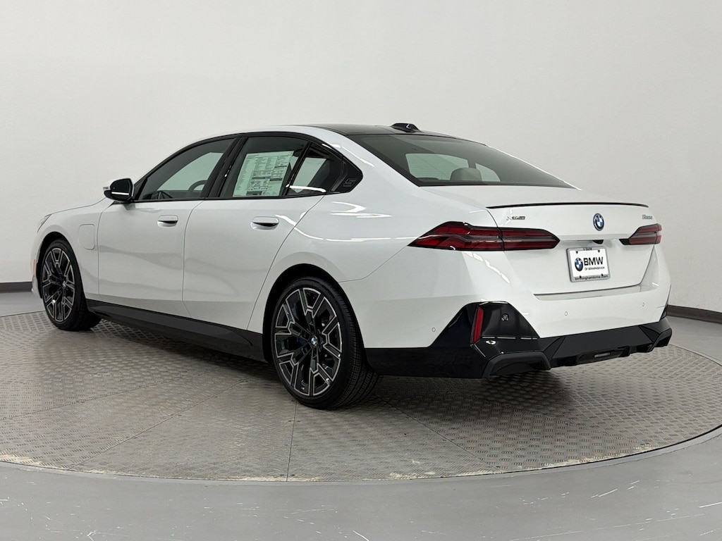 New 2027 BMW 550e xDrive Sedan