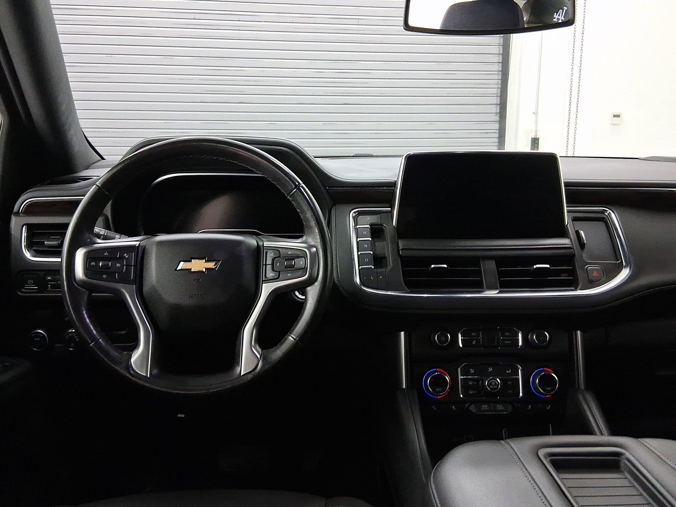 2023 Chevrolet Suburban LT photo 4