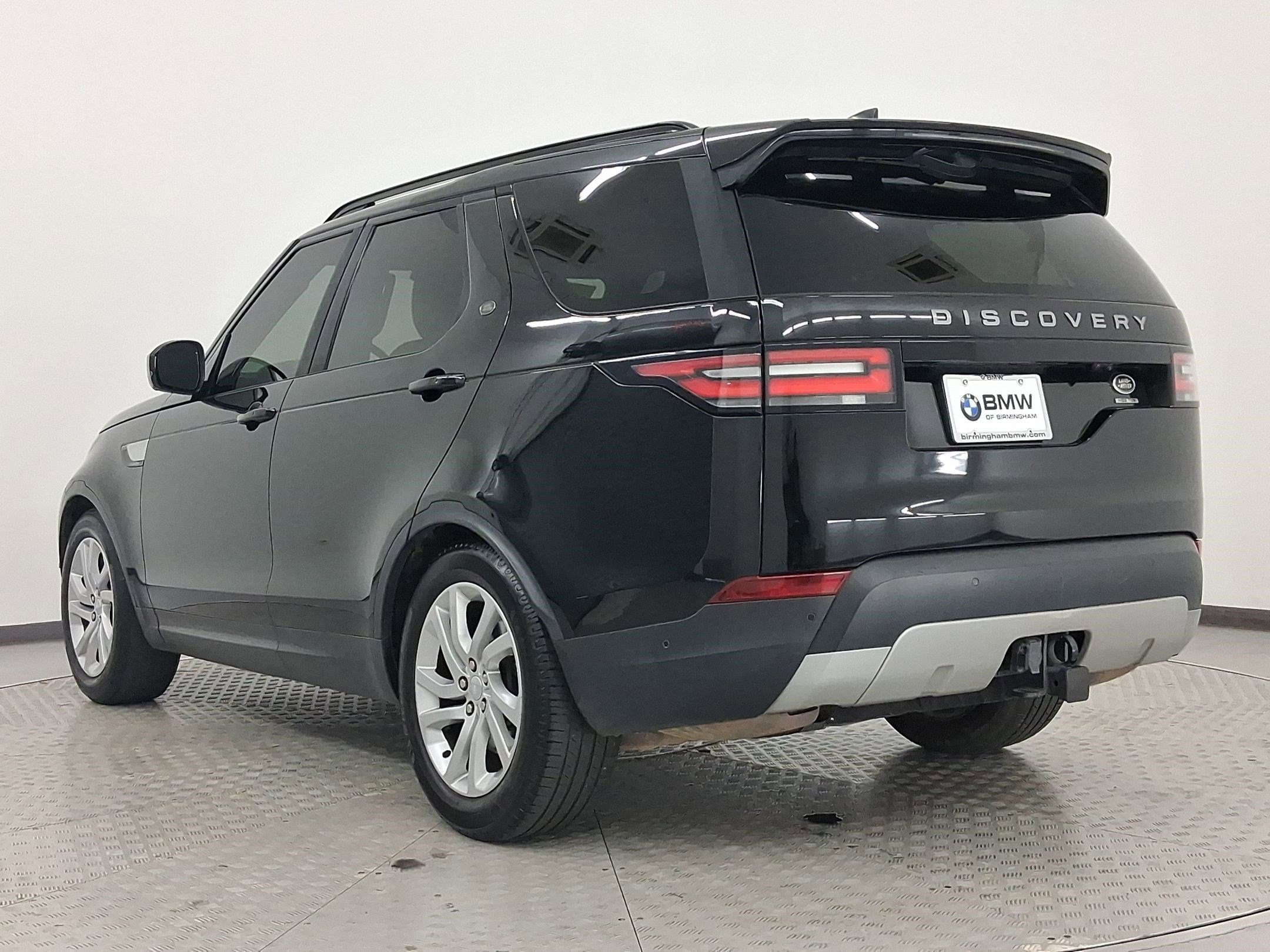 2017 Land Rover Discovery HSE photo 2