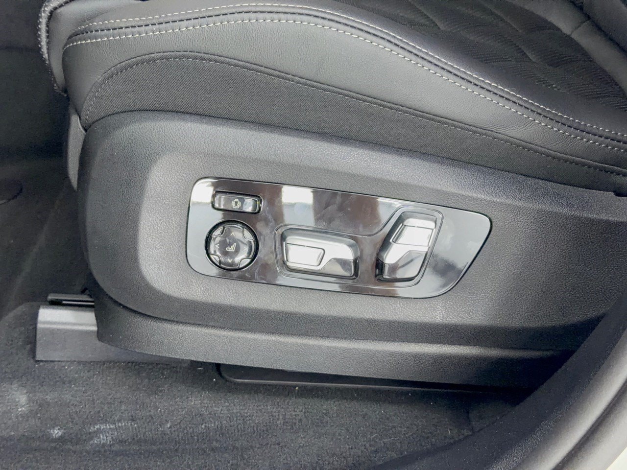 2026 BMW X7 40i - Photo 16