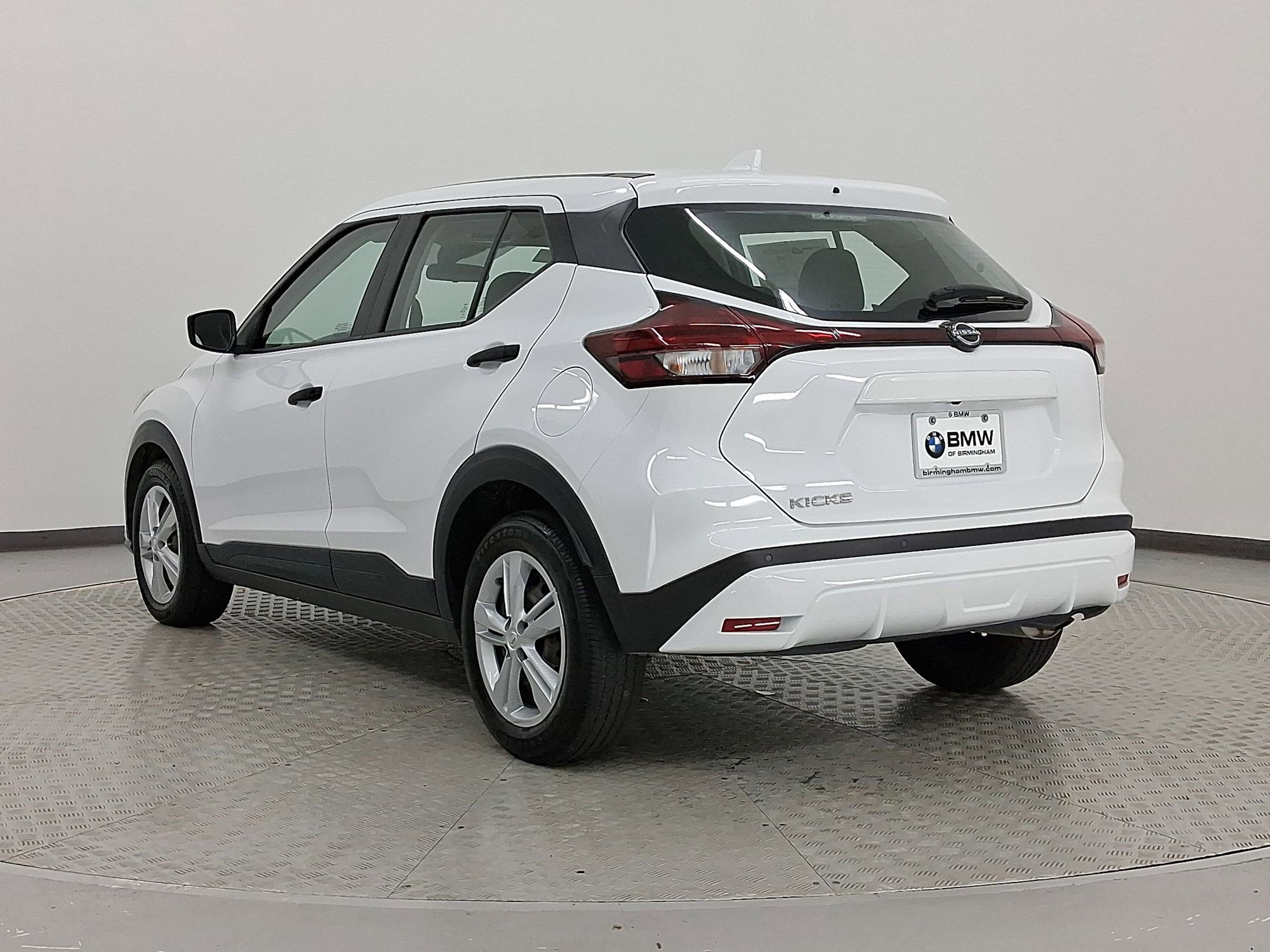 2022 Nissan Kicks S photo 2