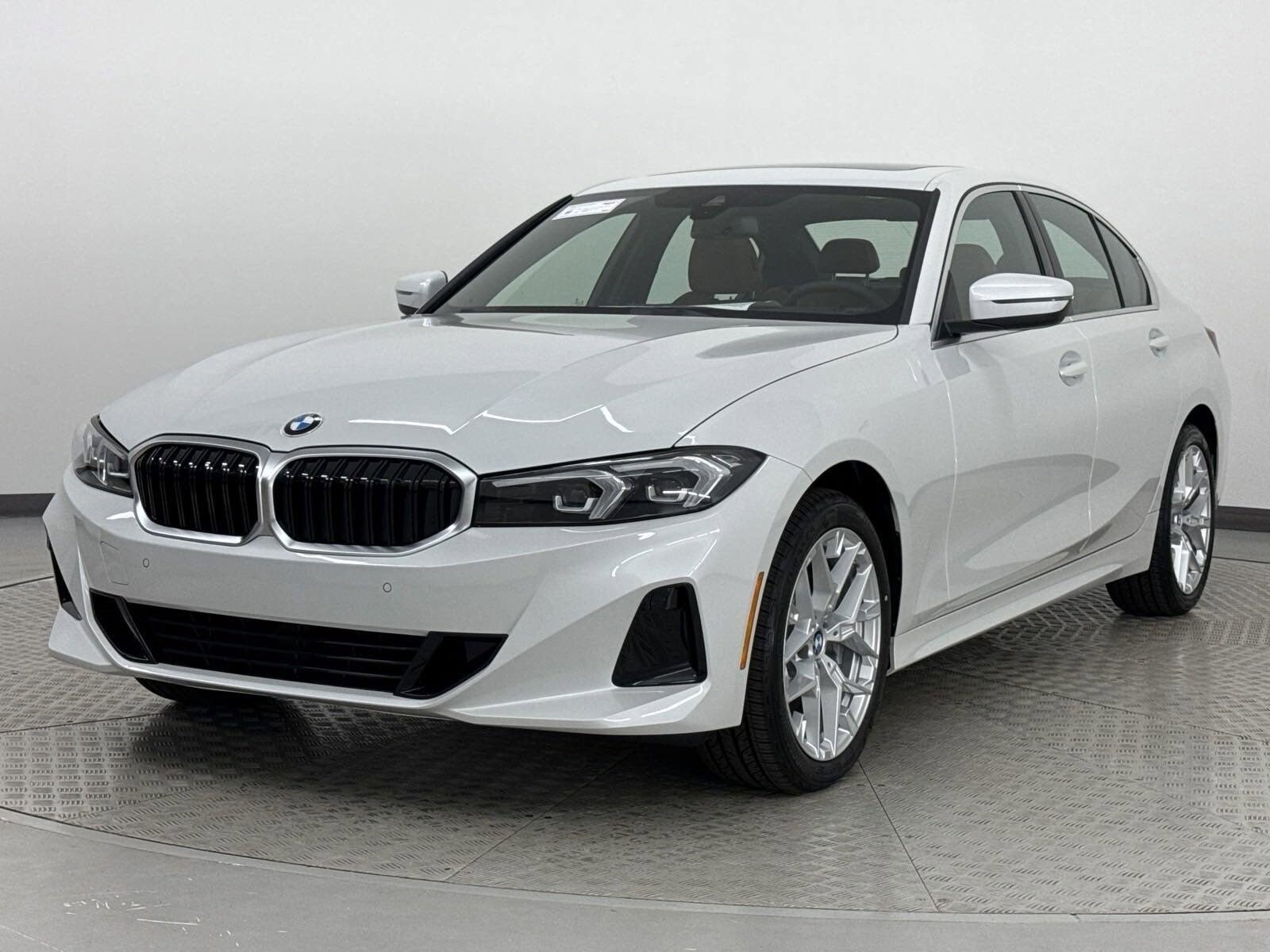 2025 Bmw 330i xDrive Sedan photo 2
