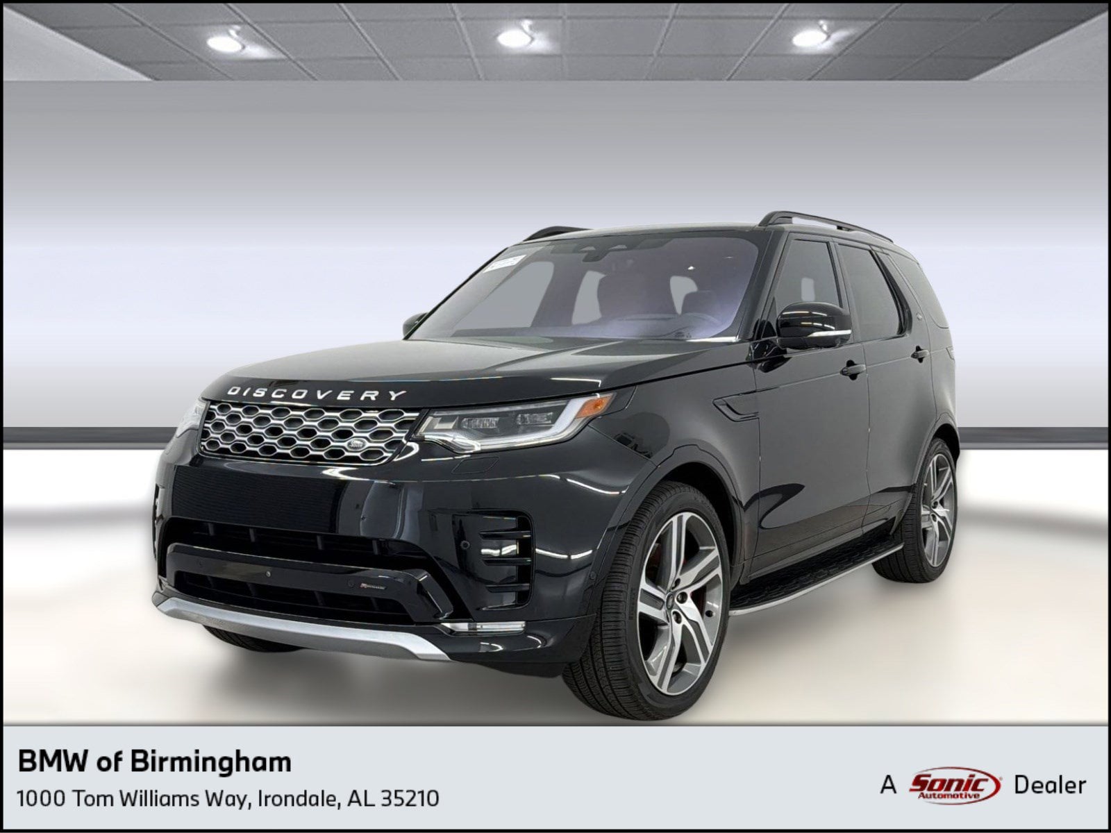 2023 Land Rover Discovery Metropolitan Edition's photo