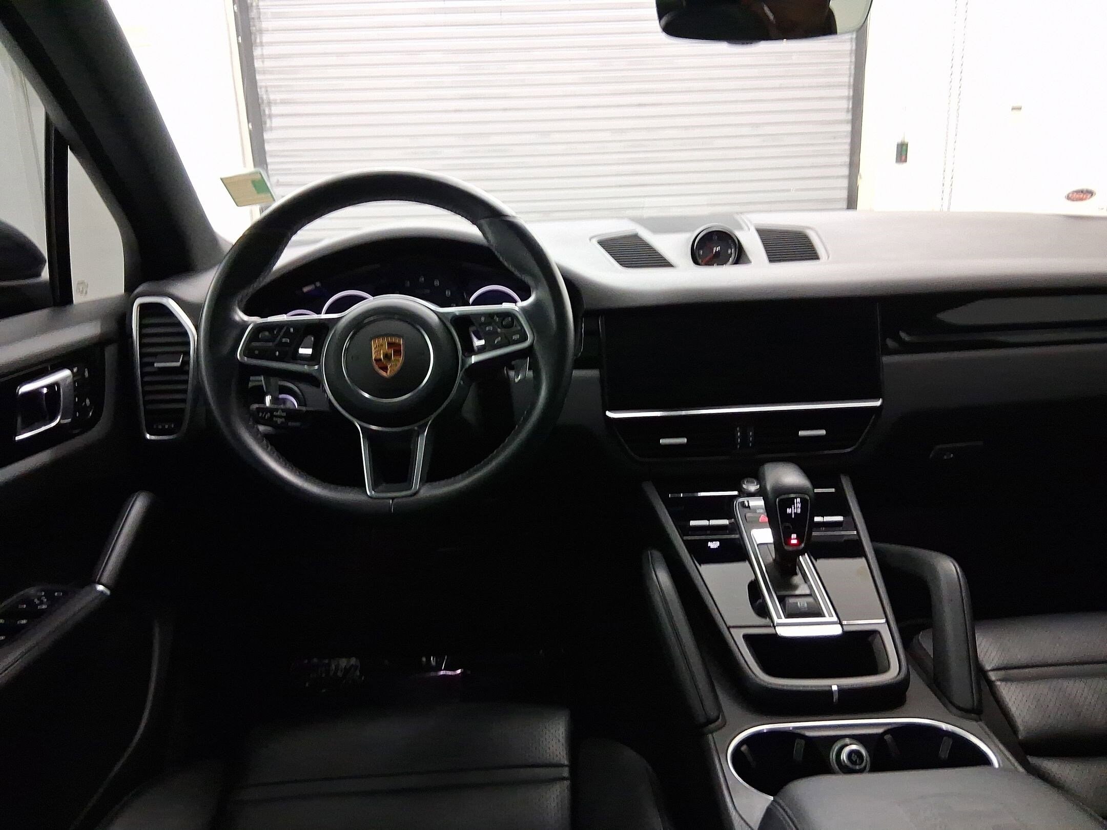 2022 Porsche Cayenne Base photo 3