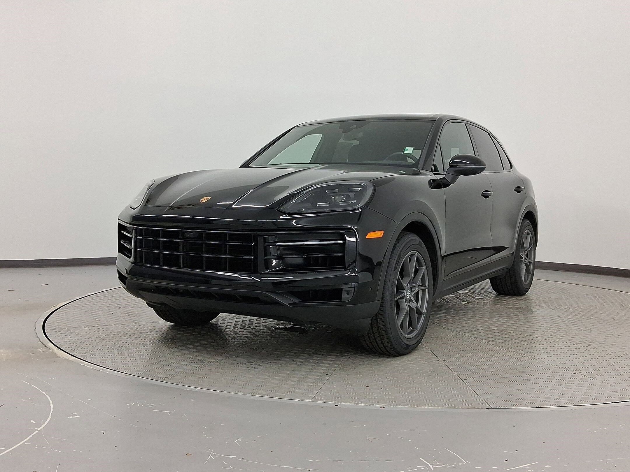 2024 Porsche Cayenne photo 2