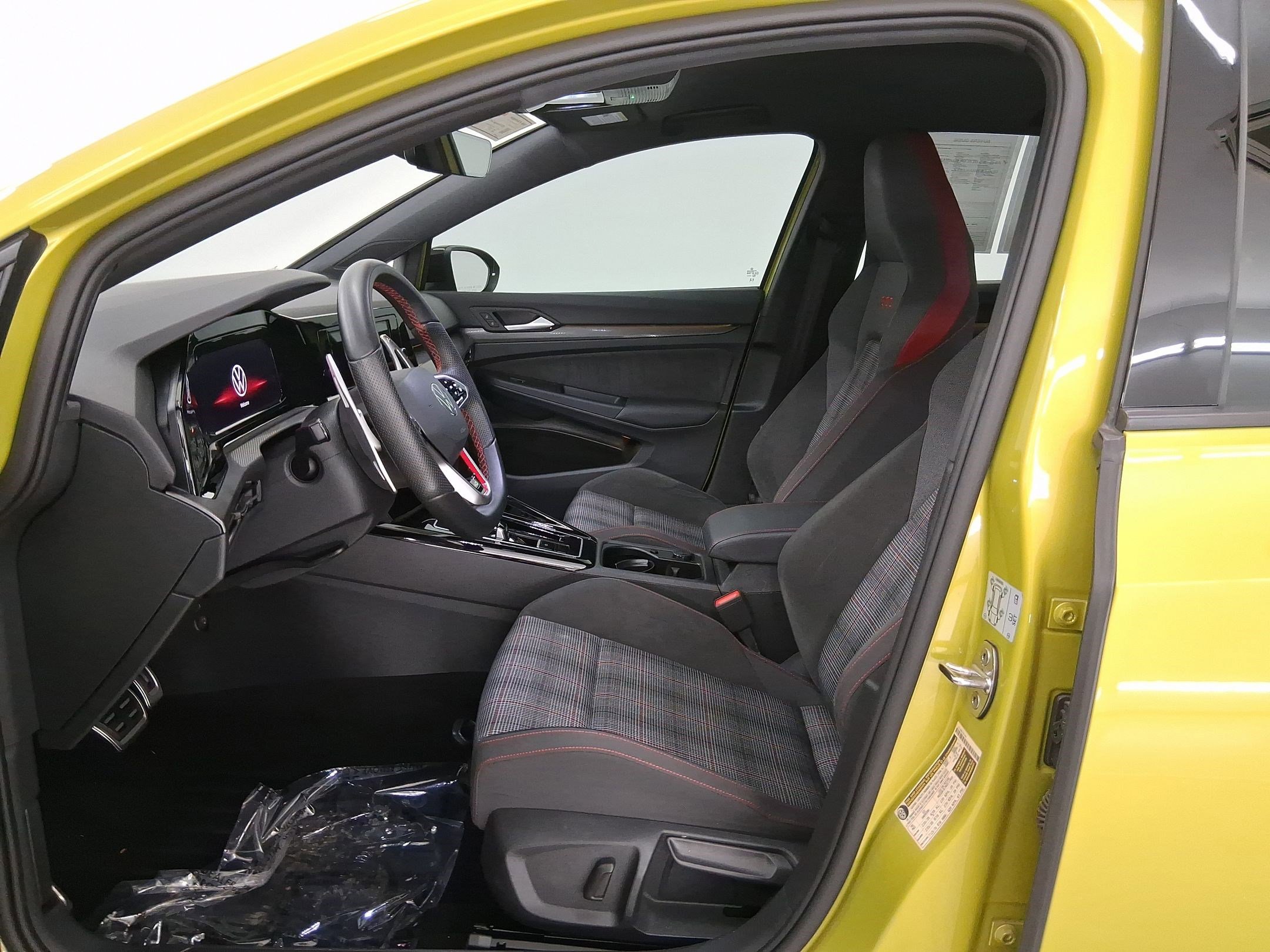 2023 Volkswagen Golf GTI Anniversary Edition photo 4