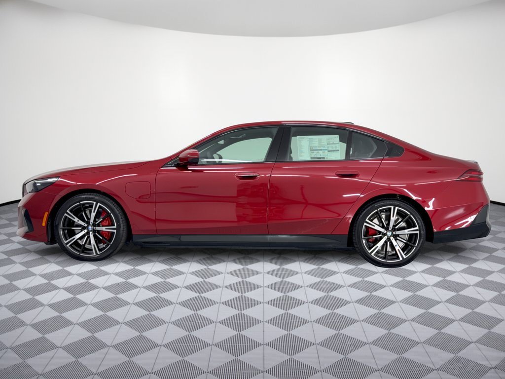 New 2027 BMW 550e xDrive Sedan