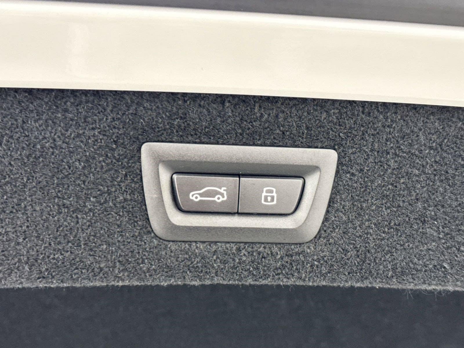 2026 BMW 8 Series 840i - Photo 17