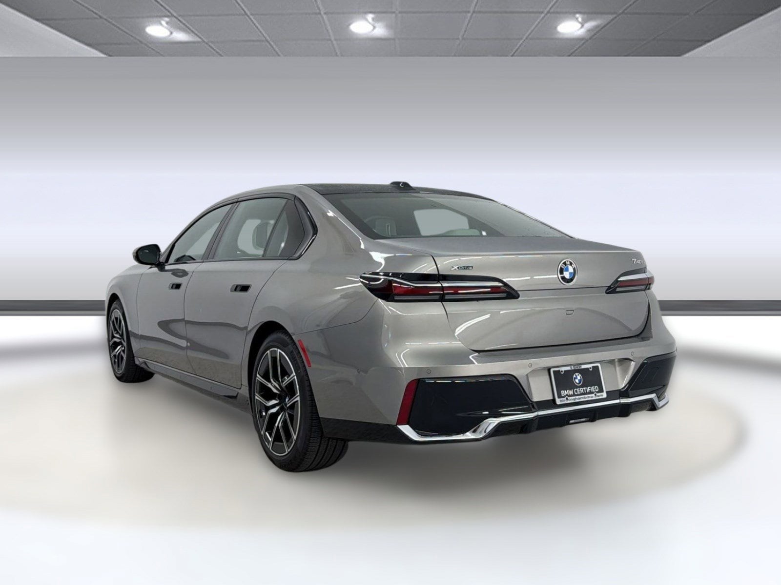 2026 BMW 740i xDrive photo 2