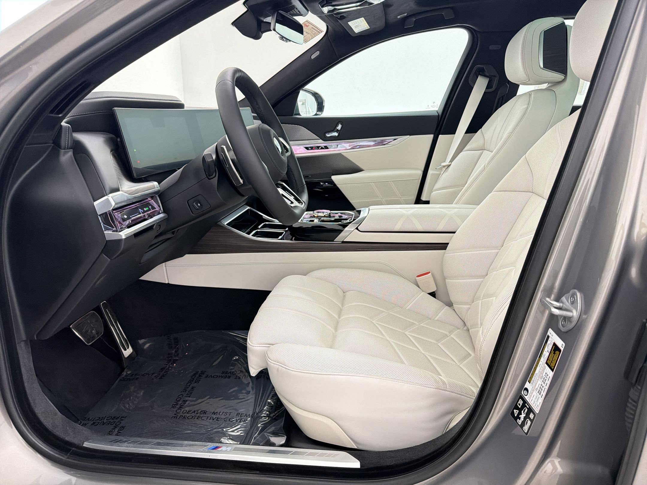 2026 BMW 740i xDrive photo 4