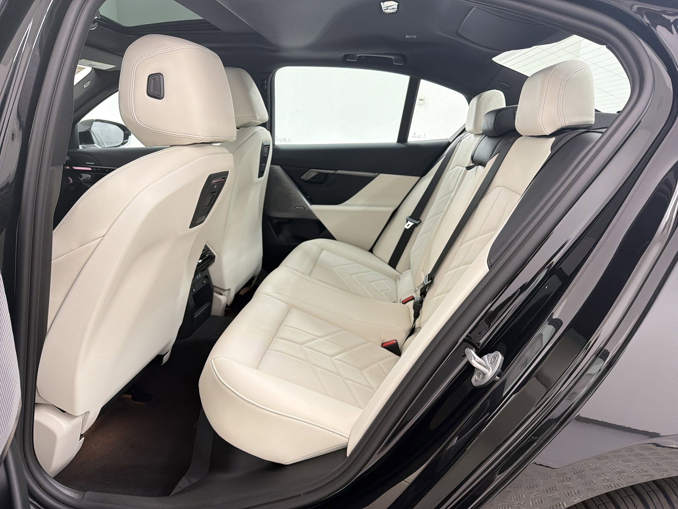 2026 BMW 5 Series 530i - Photo 14