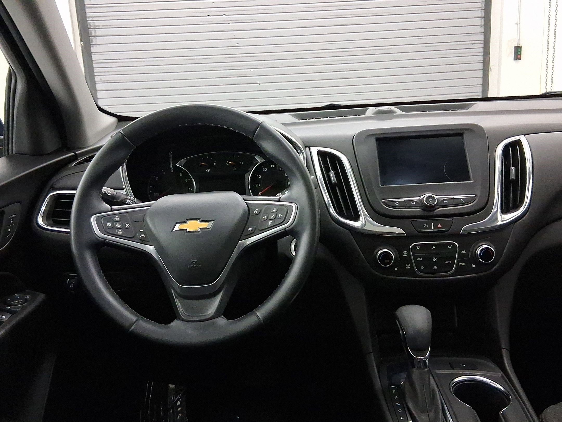 2023 Chevrolet Equinox LT photo 3